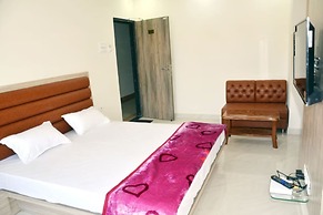 Goroomgo Galaxy Palace Bareli