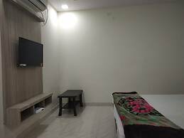 Goroomgo Galaxy Palace Bareli