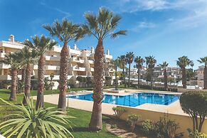 Stylish 2BR Apartment With Pool, Parking & Wifi
