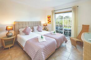 Stylish 2BR Apartment With Pool, Parking & Wifi