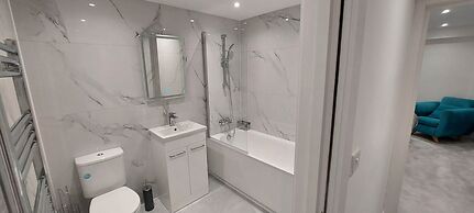 Modern 3 Bedrooms Apt. 01 - Camberley