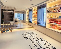 Luxe and Modern Duplex in Difc