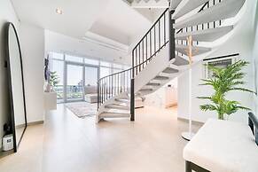 Luxe and Modern Duplex in Difc
