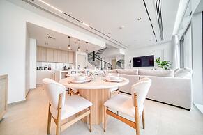 Luxe and Modern Duplex in Difc