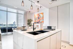 Luxe and Modern Duplex in Difc