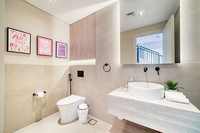 Luxe and Modern Duplex in Difc