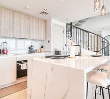 Luxe and Modern Duplex in Difc