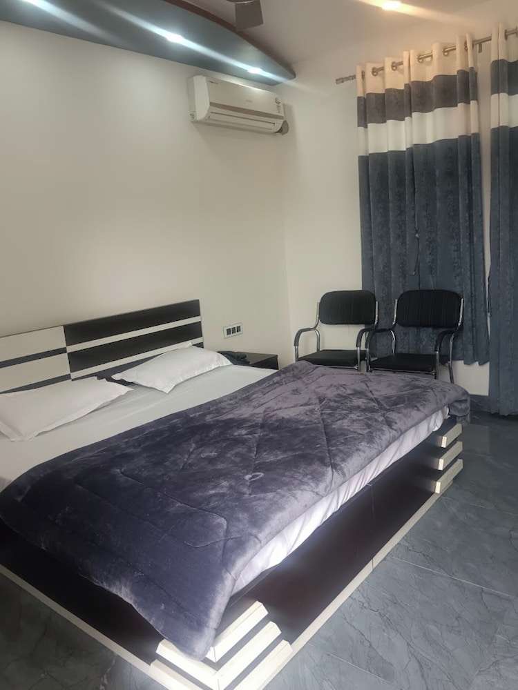 The Royal Scout HomeStay Barsar