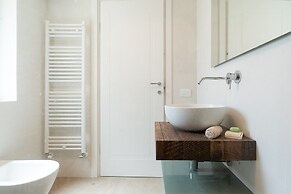 Villa L'Arco in Col with jacuzzi tub