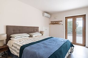 Villa L'Arco in Col with jacuzzi tub