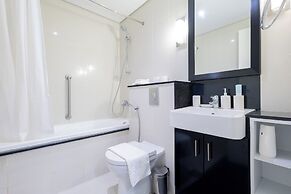 SuperHost - Chic Studio on the 16th Floor in Business Bay