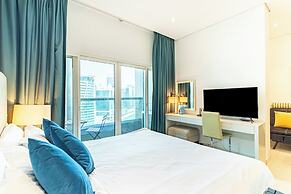 SuperHost - Chic Studio on the 16th Floor in Business Bay