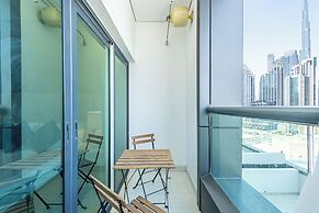 SuperHost - Chic Studio on the 16th Floor in Business Bay
