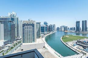 SuperHost - Chic Studio on the 16th Floor in Business Bay