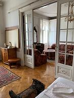 New! Libra Grande Venetian Style Apartment