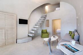 Rhenia Suites-Prive Jacuzzi&Caldera View