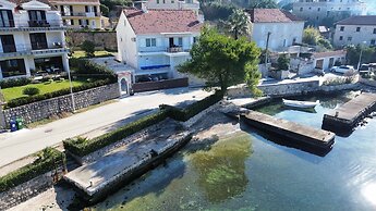 Waterfront Apartment Petrovina