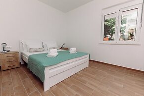 Waterfront Apartment Petrovina