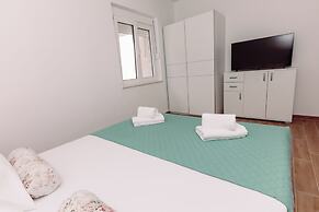 Waterfront Apartment Petrovina
