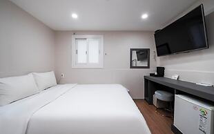 CALM REST HOTEL