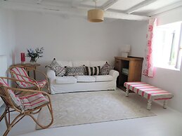 Sarakinatika House