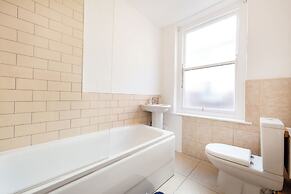 Stunning 5-bed Maisonette in Bristol