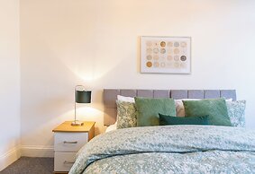 Stunning 5-bed Maisonette in Bristol