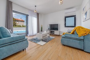 Villa Miki