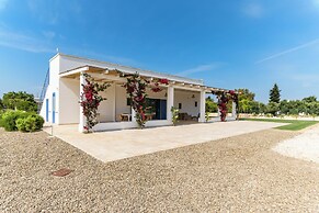 Casa Blue con piscina by Wonderful Italy