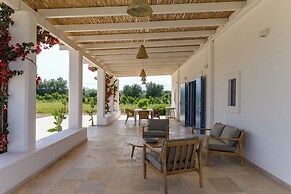 Casa Blue con piscina by Wonderful Italy