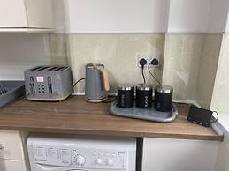 Birmingham - 4BR - Sleeps 9 - Parking - Garden