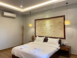 Nico's Hotel 2