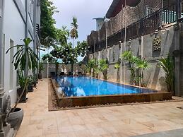 Nico's Hotel 2