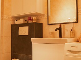 Apartment Leonardo - One Bedroom Apartment With Balcony