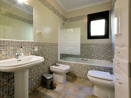 Luxury Villa in Sayalonga With Private Pool