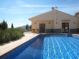 Luxury Villa in Sayalonga With Private Pool