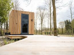 Lodge With a Spacious Terrace in Horsterwold