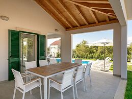 Villa on Brac Island Near Beach & Pool