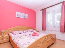 Tara Apt 3 Comfortable Holiday Residence