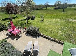 Beautiful Holiday Home With Swimming Pool