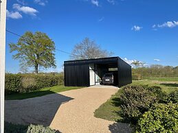 Beautiful Holiday Home With Swimming Pool