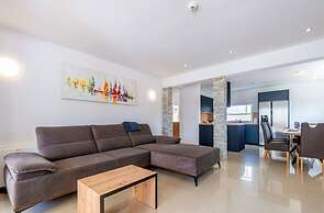 Villa Dvor Comfortable Holiday Residence