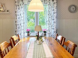 6 Person Holiday Home in Bralanda