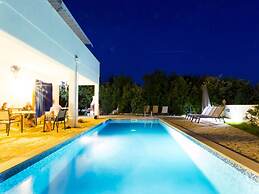 Holiday Home Villa Alisa