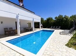 Holiday Home Villa Alisa