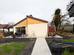 Deluxe Canal-side Stay