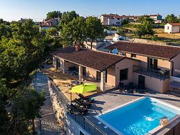 Villa Gloria Comfortable Holiday Residence