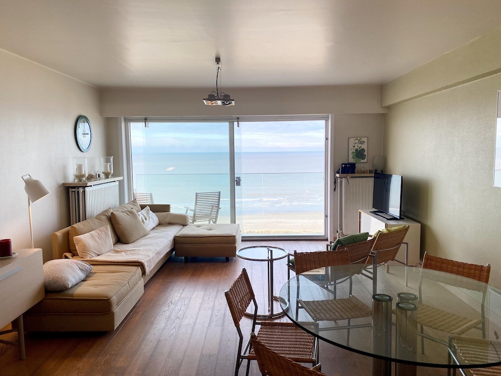 Waveside Corner Apartment
