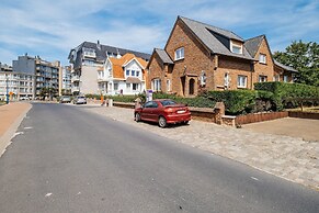 Villa in Koksijde With Sunny Garden