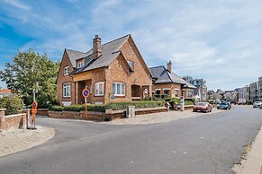 Villa in Koksijde With Sunny Garden